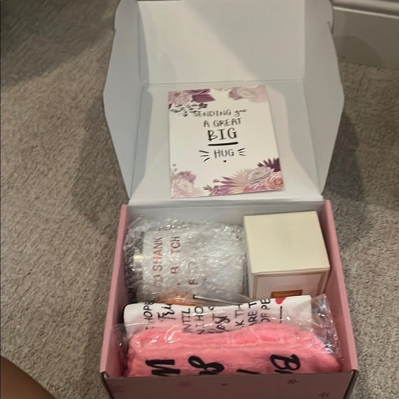NWOT SELF CARE GIFT BOX FOR BEST FRIEND - Picture 2 of 3